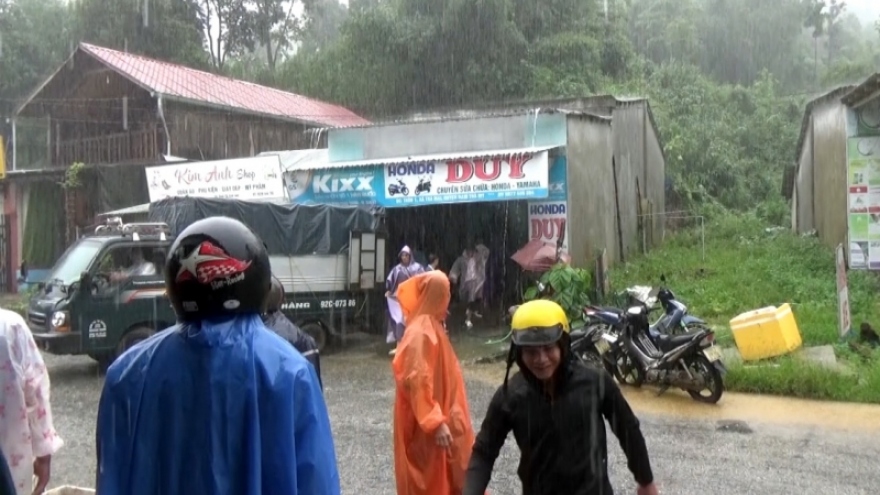 Sạt lở đất ở Quảng Nam: Các huyện miền núi khẩn trương di dời dân đến nơi an toàn