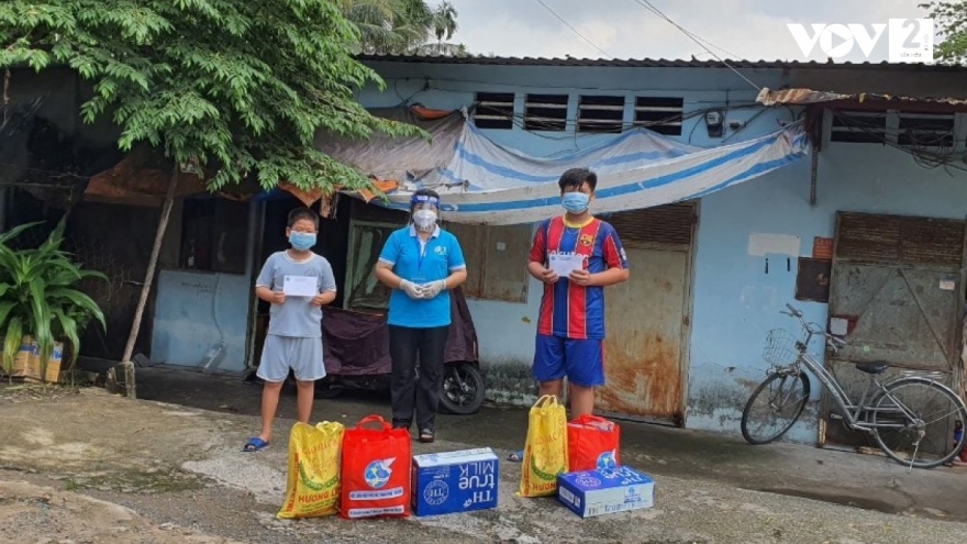 Thầy cô phải làm điểm tựa cho trẻ mồ côi trong đại dịch