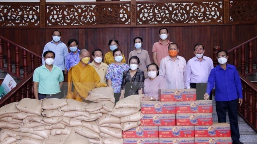 Vietnamese monks, nuns in Laos support local COVID-19 fight