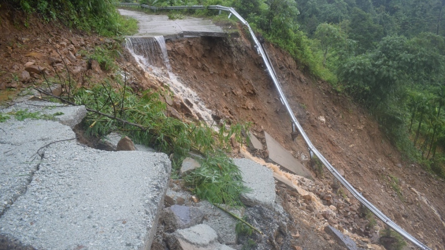 Đảm bảo an toàn người dân vùng ngập lụt, sạt lở núi ở Quảng Ngãi