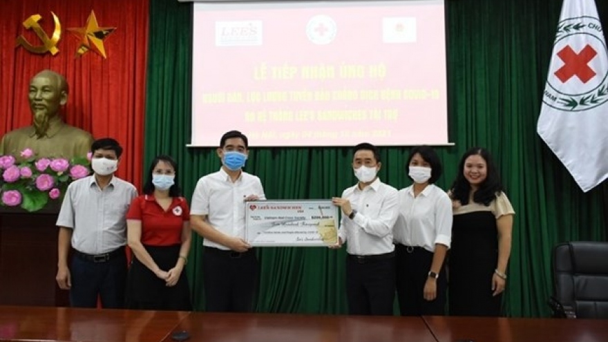 Lee’s Sandwiches donates US$200,000 to support HCM City’s COVID-19 fight