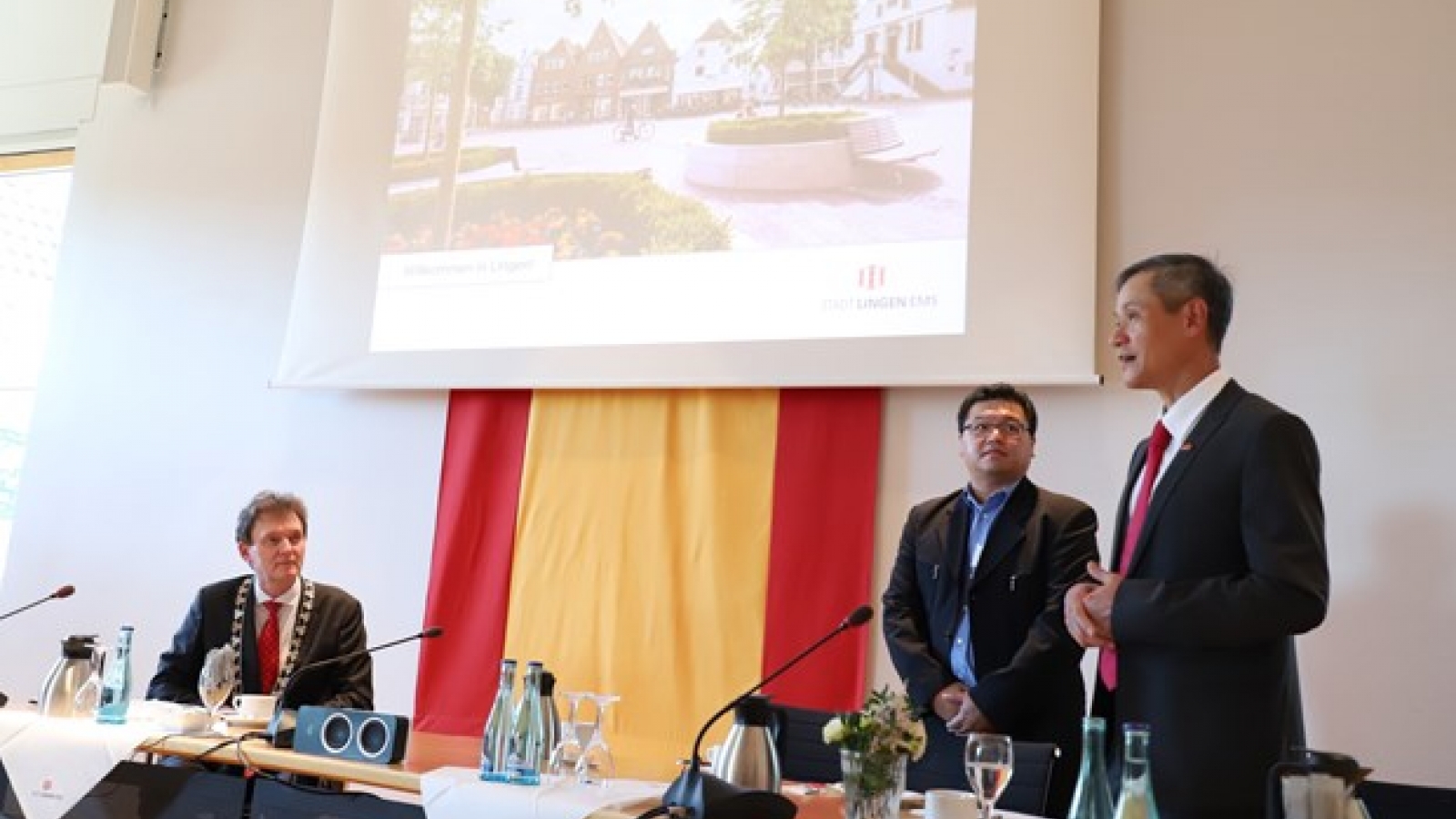 Ambassador seeks to boost Vietnam - Germany ties in nursing manpower