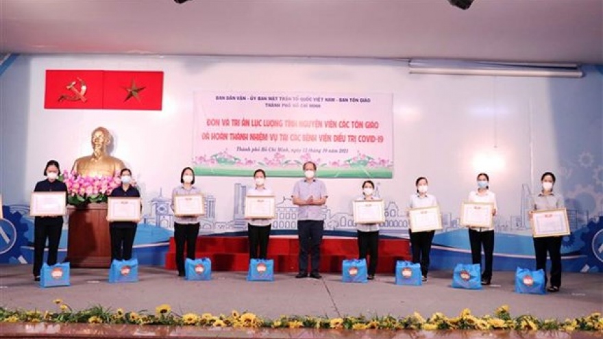 HCM City honours religious volunteers supporting COVID-19 fight