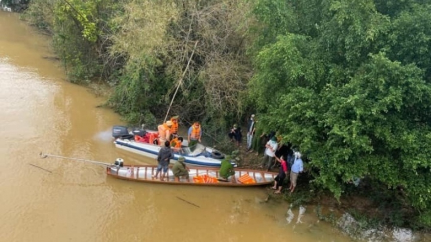 Tìm kiếm nữ sinh lớp 8 mất tích trên sông Kiến Giang