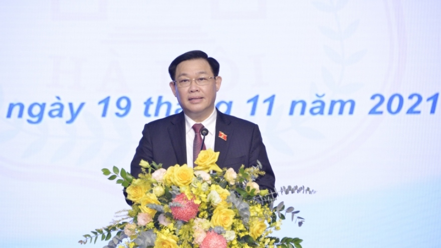 Người thầy giáo và người thầy thuốc luôn được xã hội trân trọng và tôn vinh