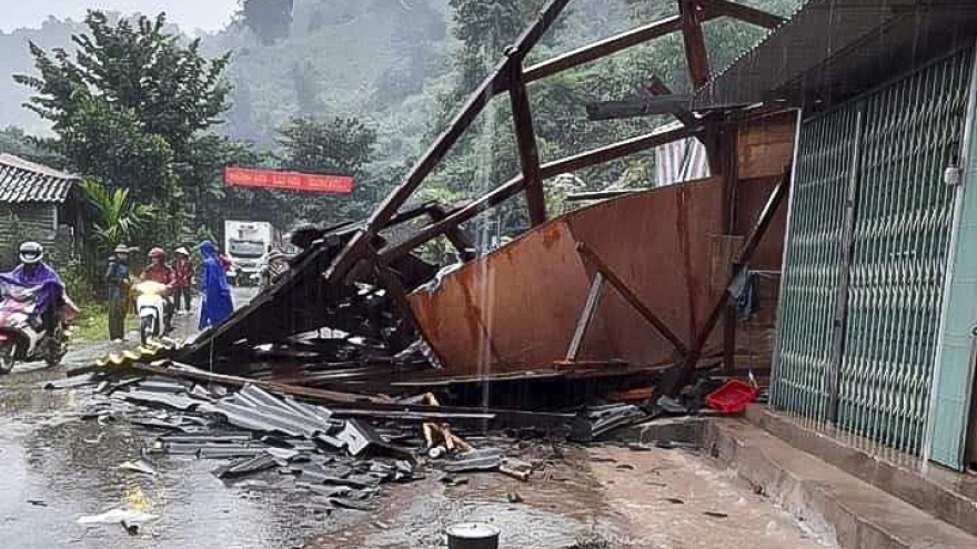 Mưa lớn gây sạt lở đất ở Điện Biên, 1 người bị thương