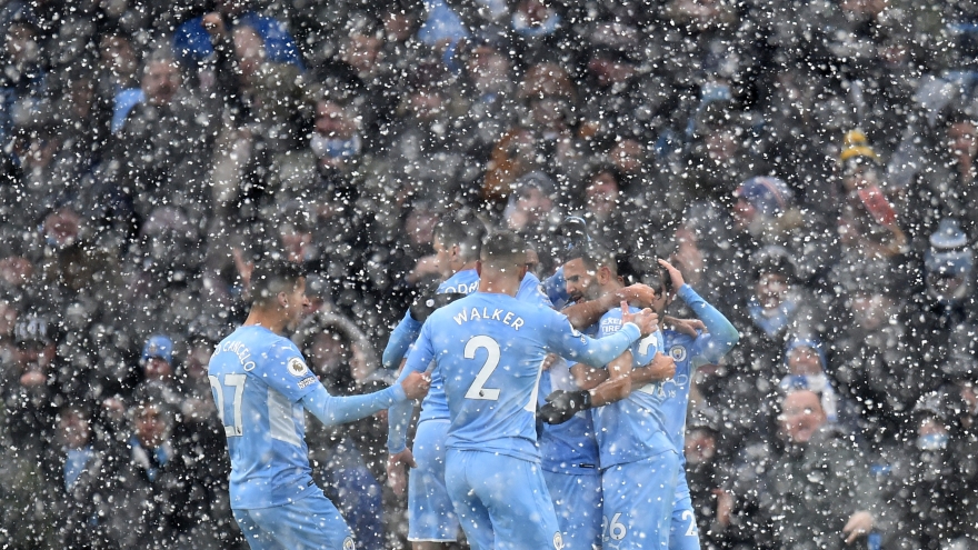 Bị từ chối 3 bàn thắng, Man City vẫn thắng dễ 2-1 trước West Ham trên sân nhà