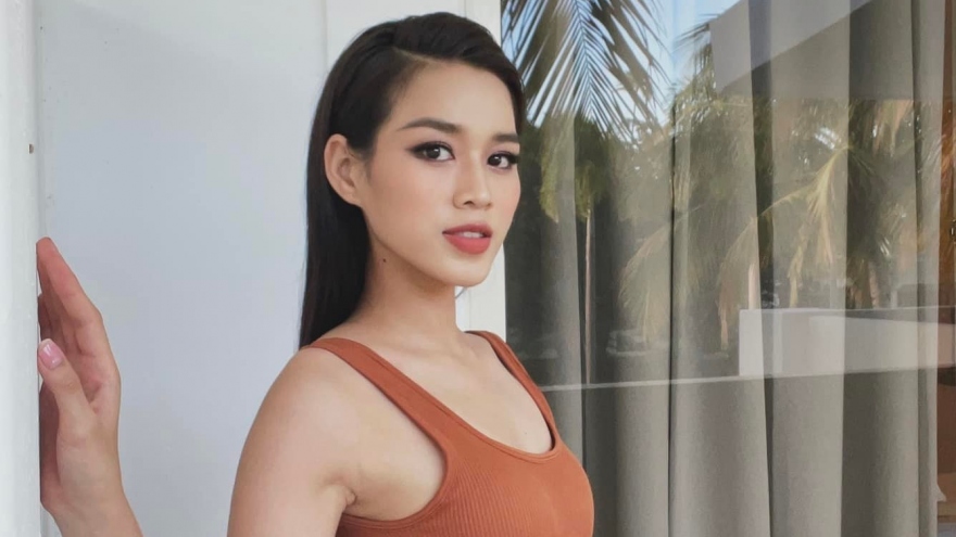 Hoa hậu Đỗ Thị Hà lọt vào vòng bán kết phần thi tài năng với tiết mục đánh đàn T'rưng