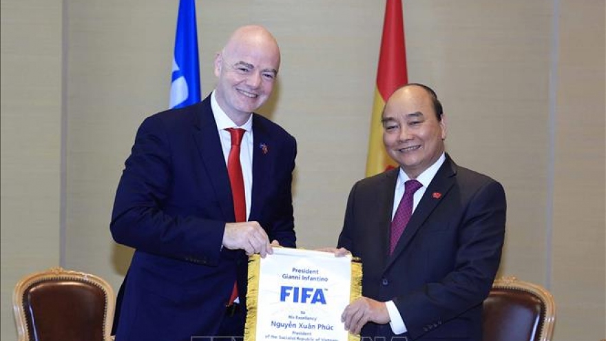 Chủ tịch nước Nguyễn Xuân Phúc tiếp Chủ tịch Liên đoàn Bóng đá Thế giới (FIFA)