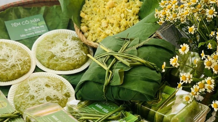Visitors to Hanoi don't miss seasonal treats