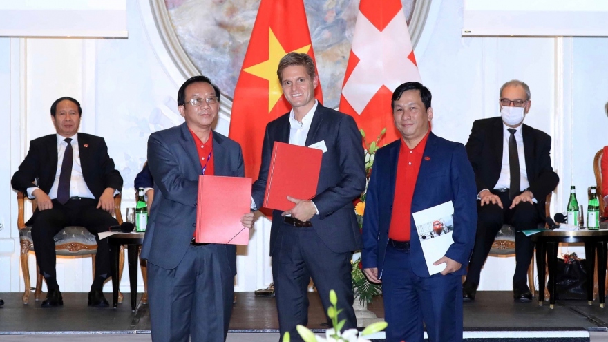 Chủ tịch nước chứng kiến ký kết thỏa thuận hợp tác giữa doanh nghiệp Việt Nam-Thụy Sỹ