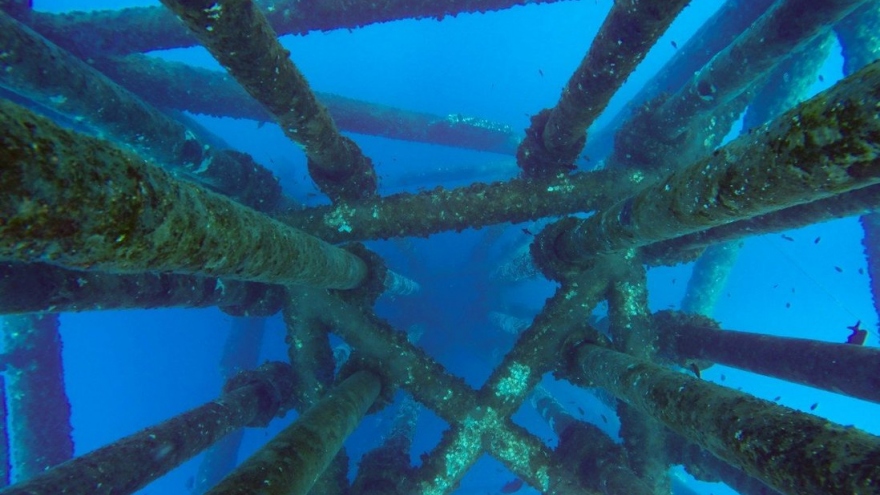 Tàu ngầm Mỹ USS Connecticut có thể đã va vào giàn khoan dầu ở Biển Đông