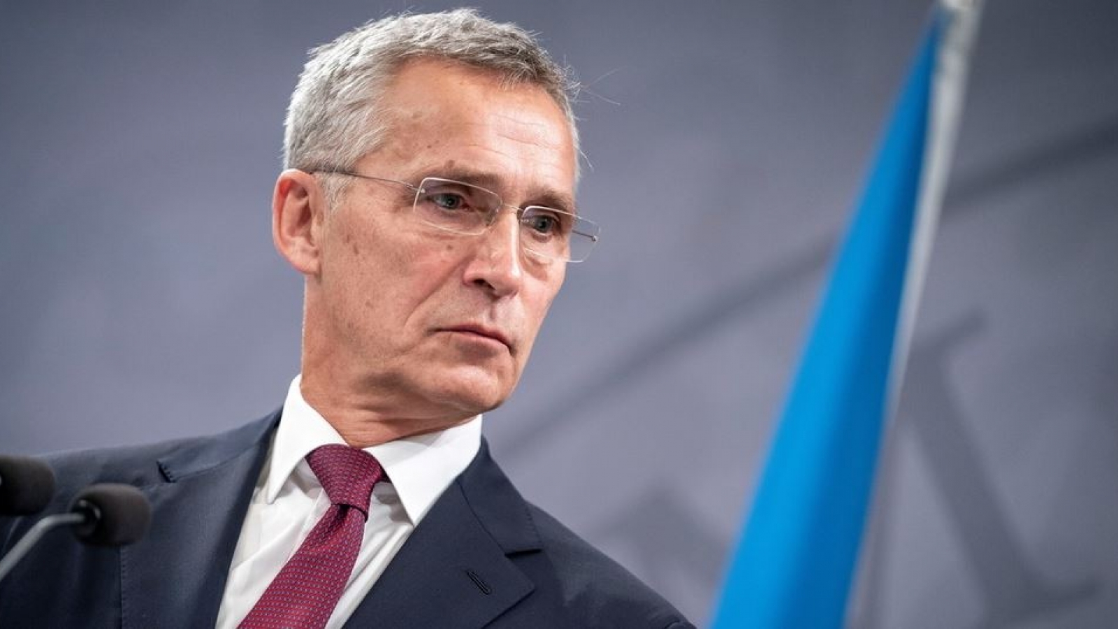 NATO cảnh báo Nga sẽ phải “trả giá” nếu sử dụng vũ lực với Ukraine