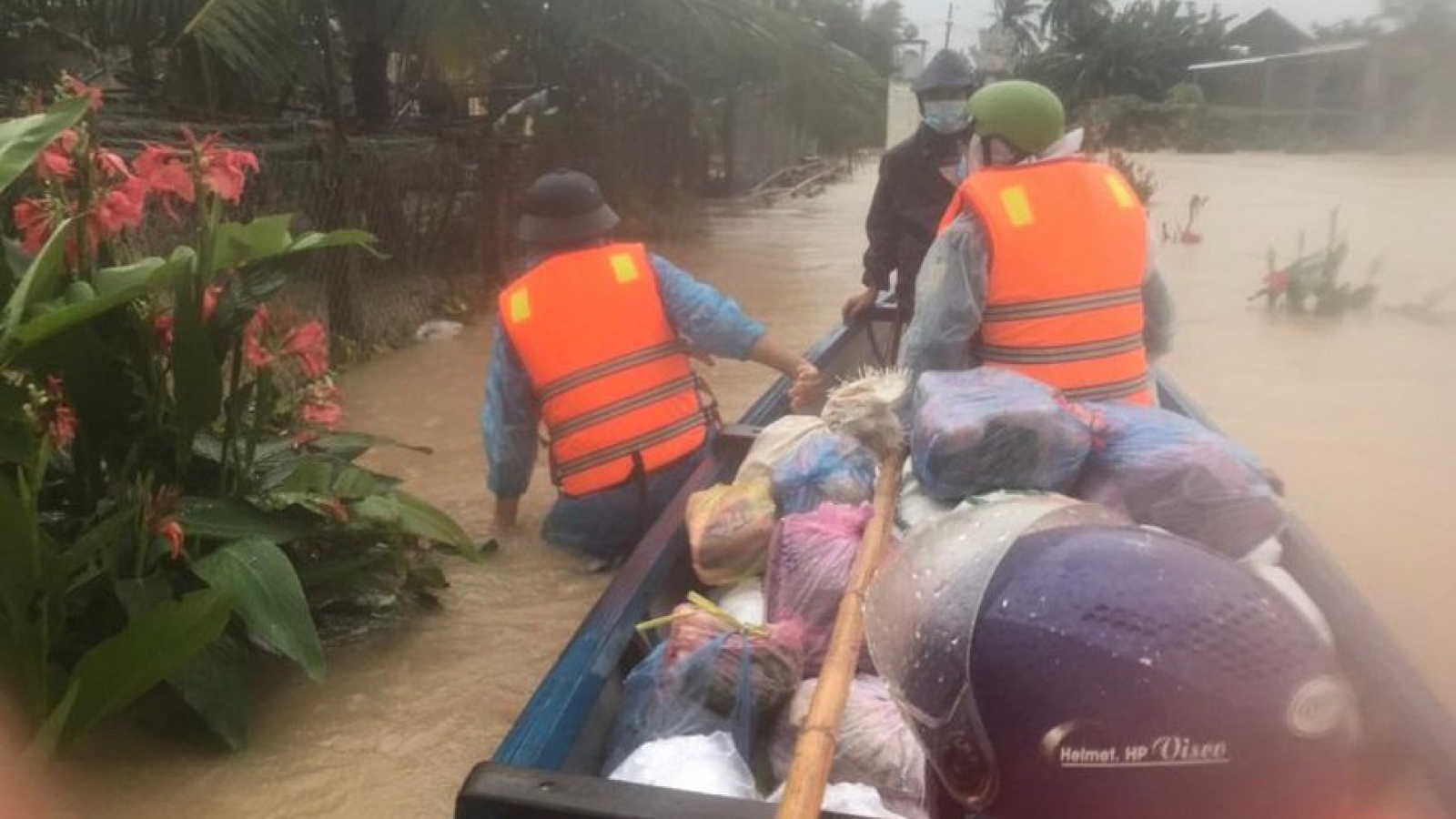 Central provinces hit by flooding and landslides
