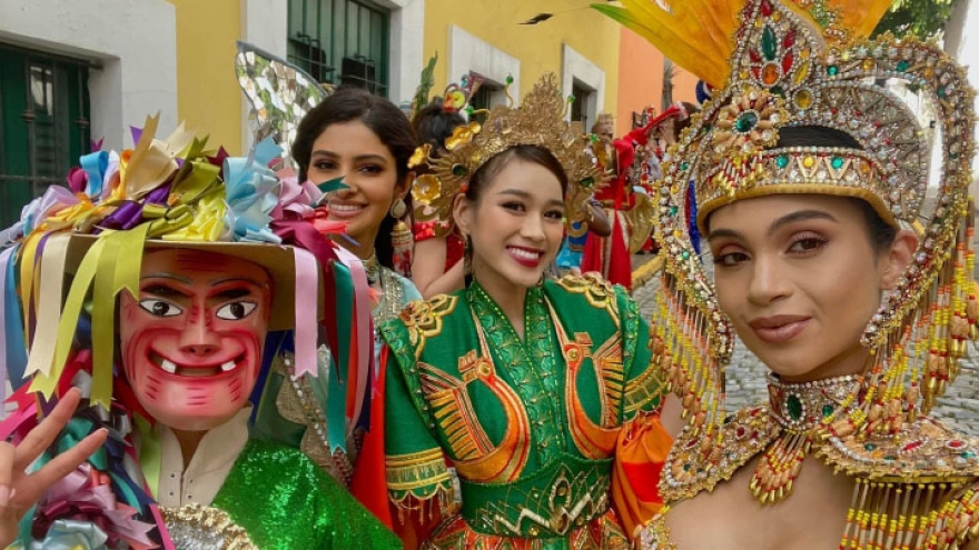 VN contestant shines in Dance of the World segment at Miss World