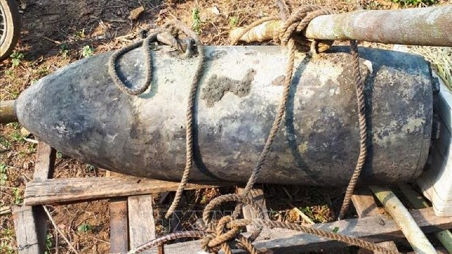 Heavy rains unearth huge bombs in Quang Tri