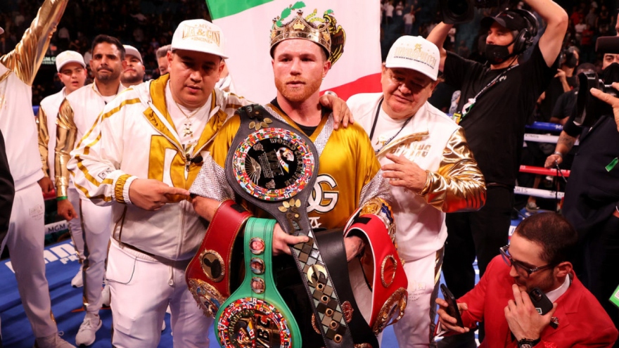 Canelo thống nhất 4 đai vô địch hạng siêu trung