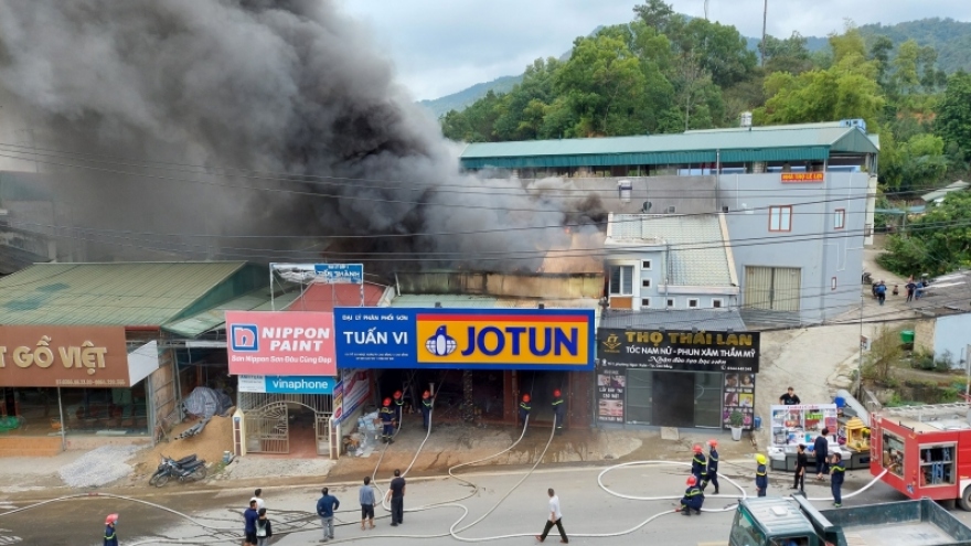 Cháy cửa hàng sơn tại thành phố Cao Bằng