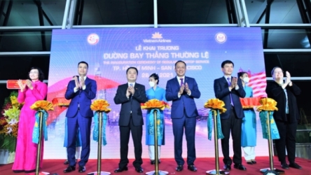 Vietnam Airlines operates first regular direct flight to US