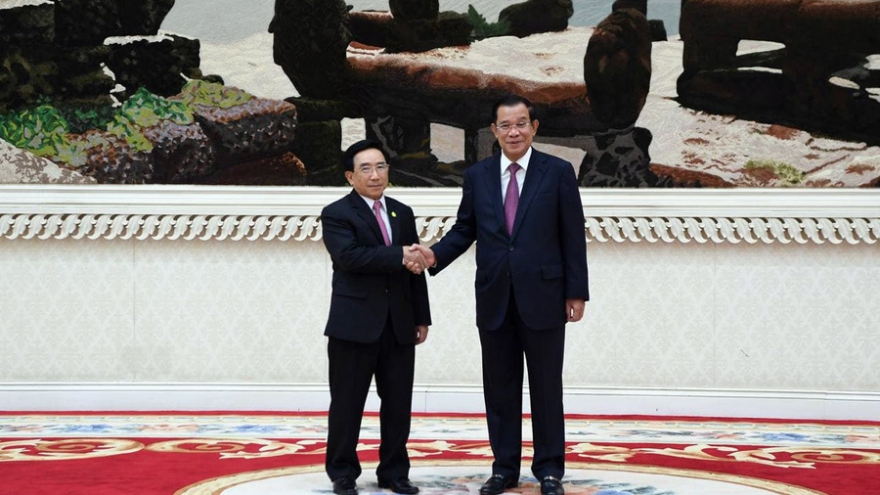 Thủ tướng Lào thăm chính thức Campuchia