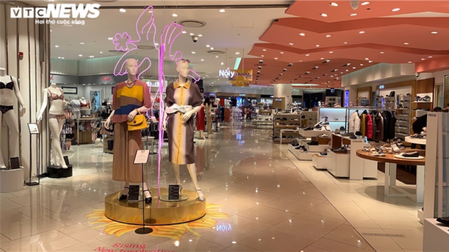 Fashion outlets, trading centres remain doom and gloom in Hanoi