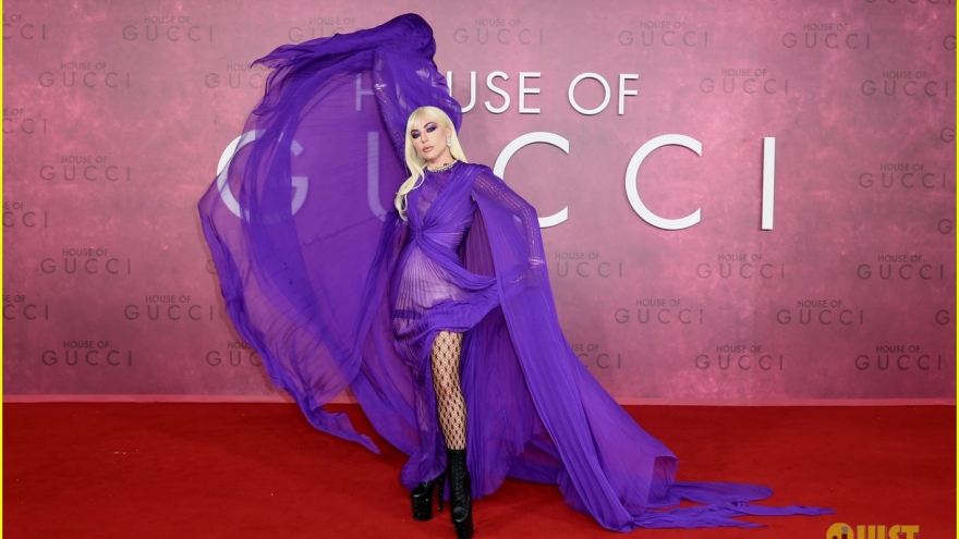 Lady Gaga tạo hình khác lạ, thể hiện màn tung váy ấn tượng tại buổi công chiếu phim