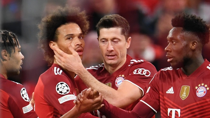 Lewandowski lập hat-trick, Bayern Munich thẳng tiến vòng 1/8 Champions League