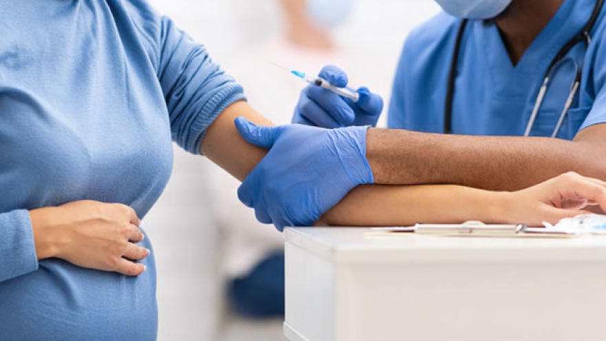 Chuyên gia y tế Australia hối thúc phụ nữ mang thai tiêm vaccine Covid-19
