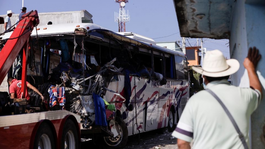 Xe buýt đâm vào nhà dân ở Mexico, 19 người thiệt mạng và hơn 30 người bị thương