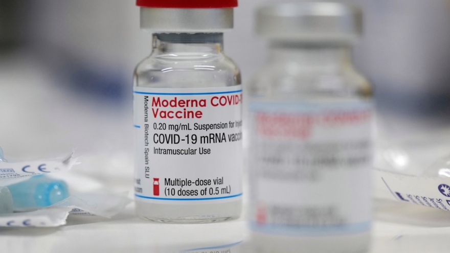 FDA chưa sẵn sàng cấp phép vaccine của Moderna tiêm cho trẻ từ 12-17 tuổi