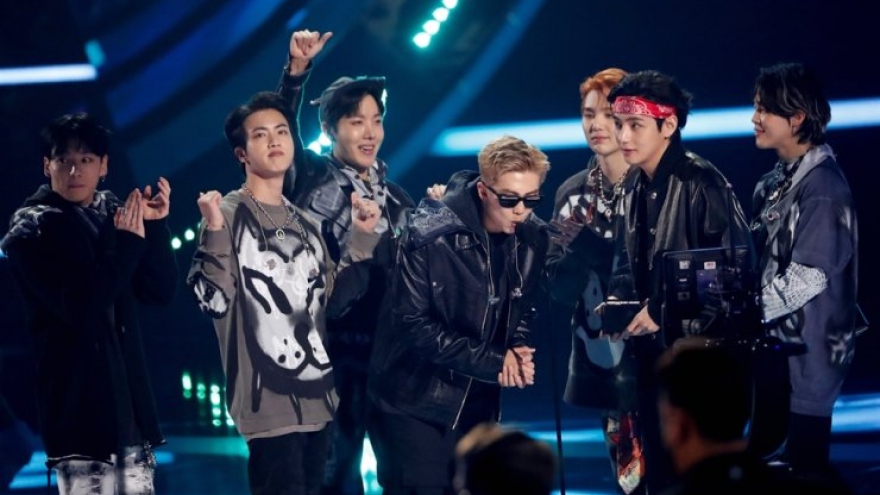 BTS trở thành nghệ sĩ châu Á đầu tiên giành được danh hiệu cao nhất tại AMAs 2021