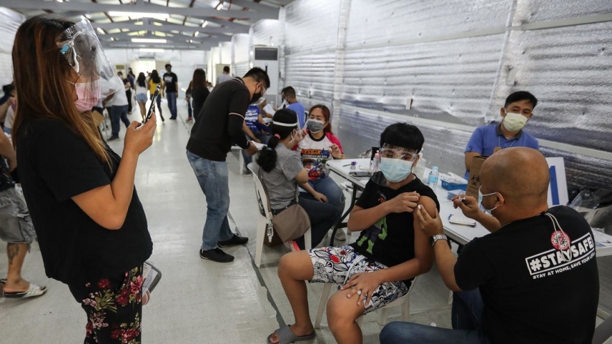 Philippines tổng lực hoàn thành tiêm chủng vaccine Covid-19 trước Giáng sinh