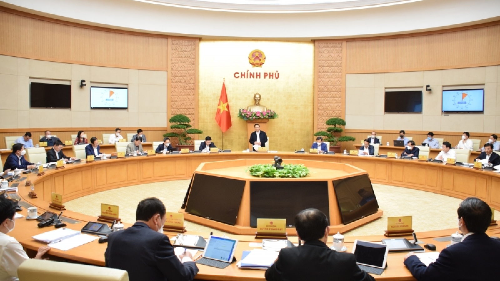 Chính phủ bàn Chương trình tổng thể phòng Covid-19 và phục hồi kinh tế 