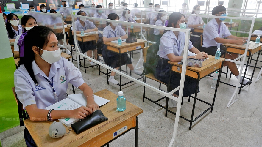 Thái Lan mở lại 1/3 số trường học