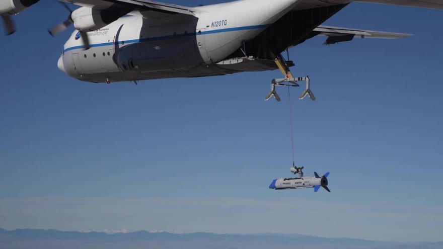 Máy bay vận tải C-130 của Mỹ lần đầu tiên thu hồi thành công UAV đang hoạt động