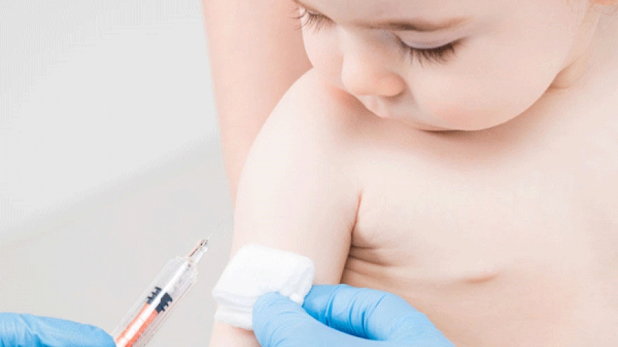 Bộ Y tế chỉ đạo xử lý vụ tiêm nhầm vaccine ngừa COVID-19 cho trẻ sơ sinh ở Hà Nội