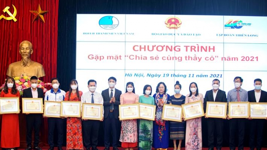 50 giáo viên được tôn vinh tại chương trình "Chia sẻ cùng thầy cô"