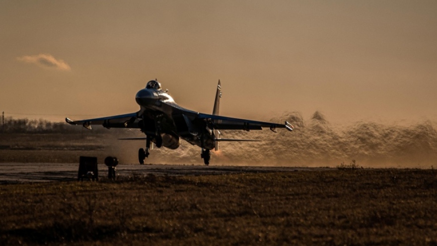Căng thẳng leo thang, Nga – Ukraine tăng cường các hoạt động quân sự