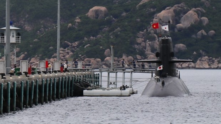 Aircraft carriers Kaga, Murasame dock in Cam Ranh for goodwill visit