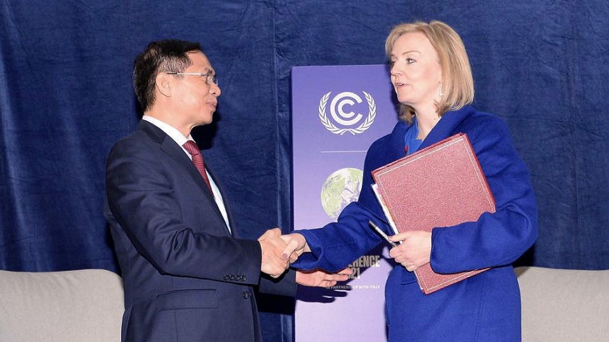 Bộ trưởng Ngoại giao Bùi Thanh Sơn gặp Bộ trưởng Ngoại giao và Phát triển Anh Liz Truss