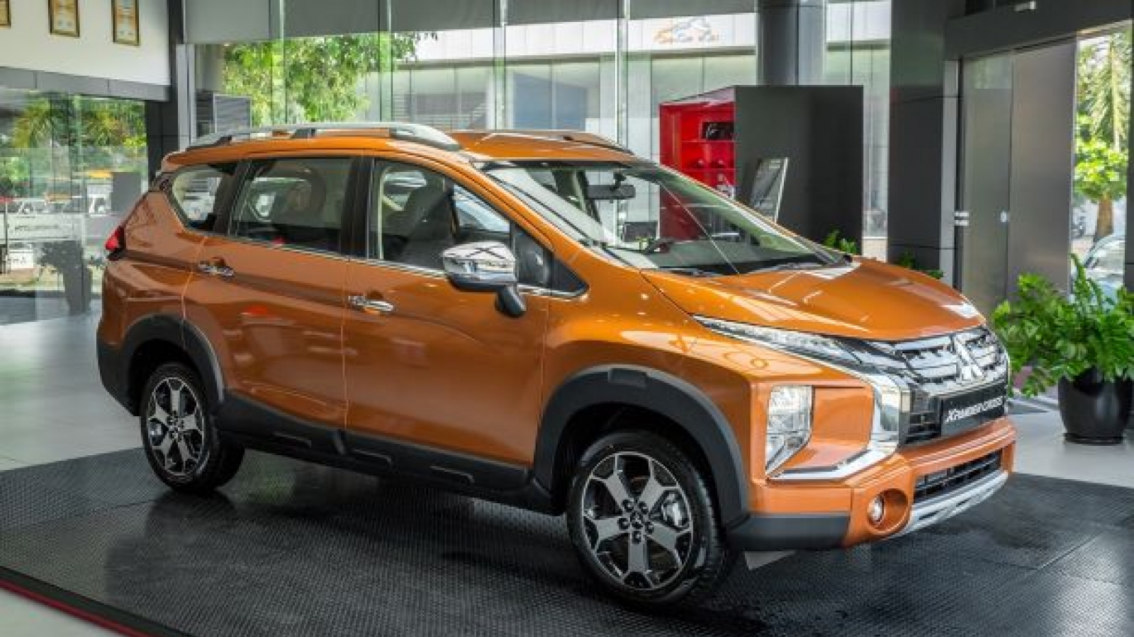 Kích cầu tiêu dùng, Mitsubishi hỗ trợ 100% phí trước bạ cho nhiều dòng xe