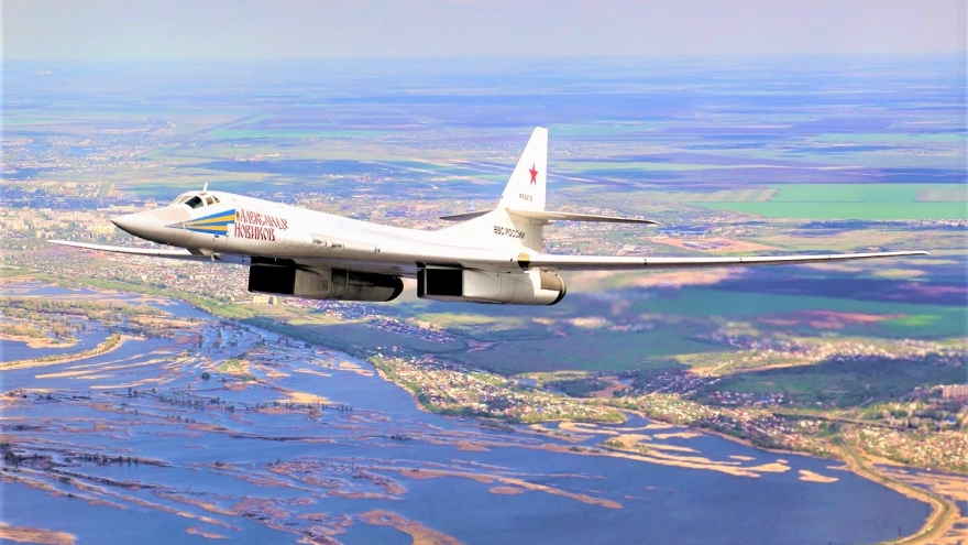 Tu-160M có giúp không quân của hải quân Nga hồi sinh?