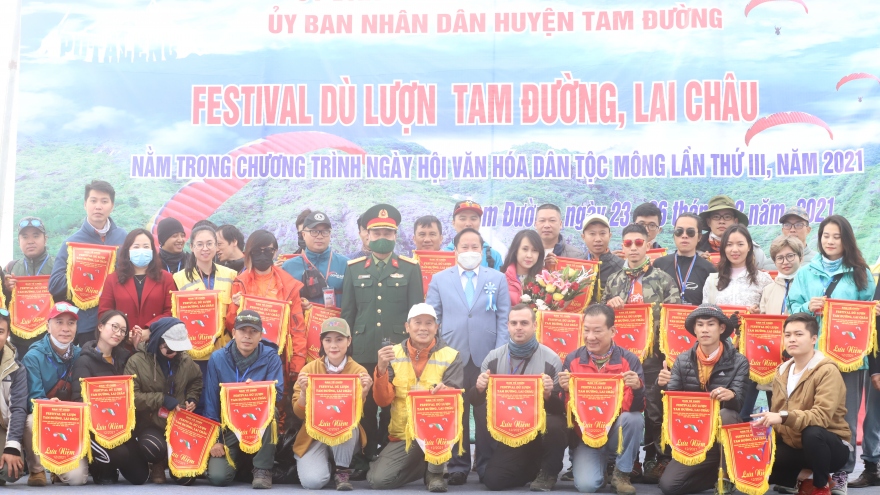 Gần 100 vận động viên tham gia Festival dù lượn Tam Đường, Lai Châu