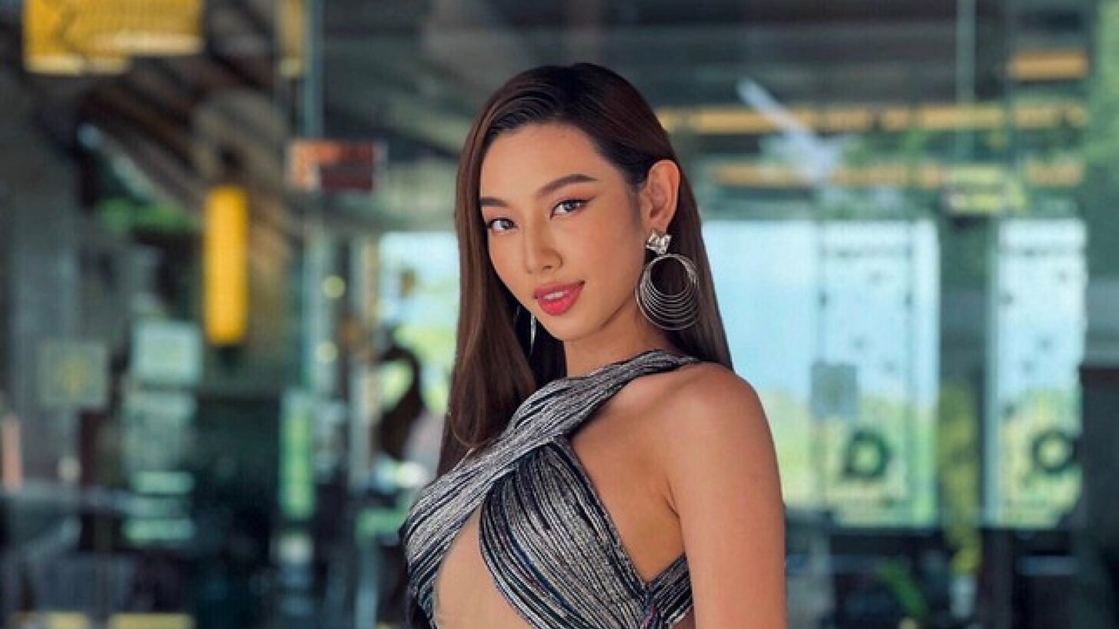 Chuyện showbiz: Thuỳ Tiên lăng-xê mốt váy cut-out, fan trầm trồ với body nóng bỏng