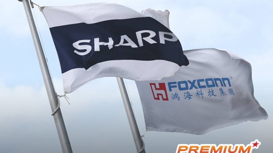 Sharp: “Gã nhà giàu” bán mình tìm đường sống