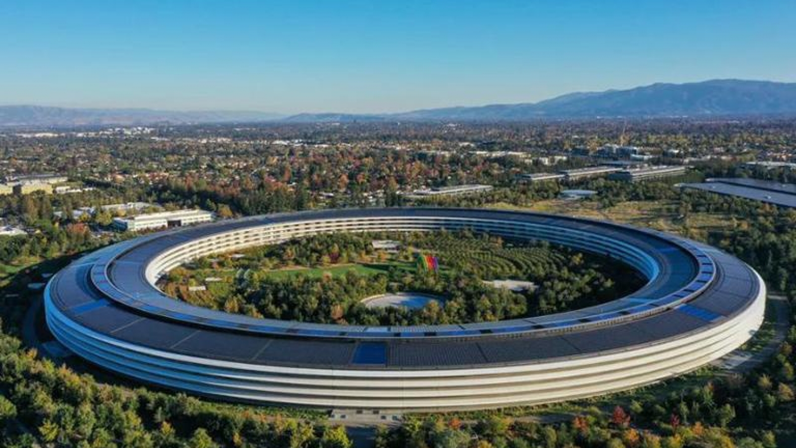 Apple tặng nhân viên 1.000 USD để làm việc tại nhà