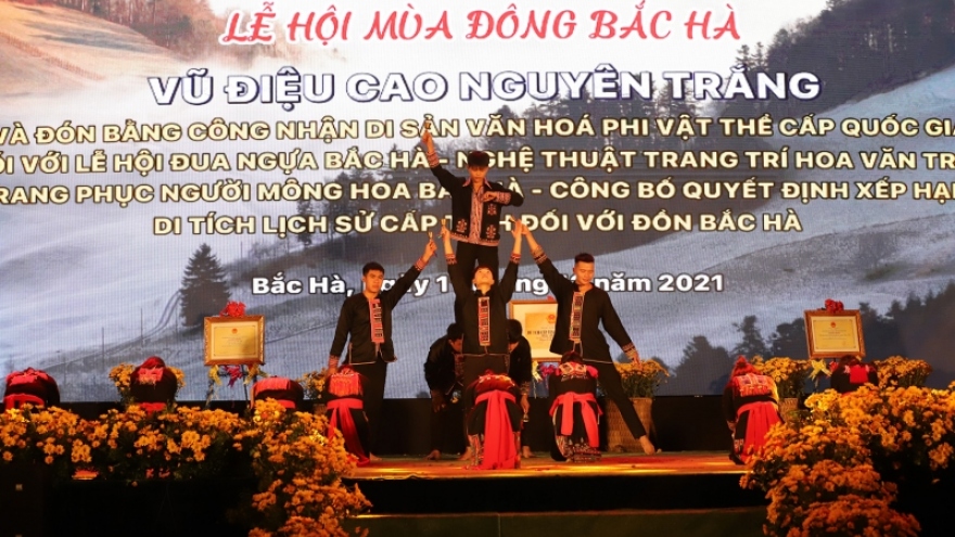 Ấm áp Lễ hội mùa đông Bắc Hà 2021