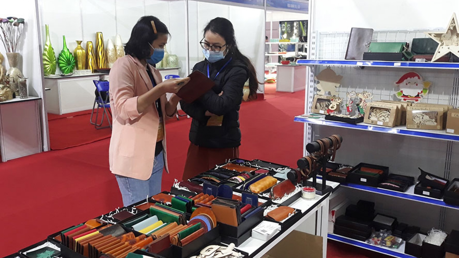 Hanoi Gift Show 2021 promotes local handicraft products
