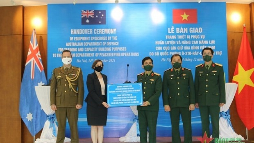 Australia donates peacekeeper training equipment to Vietnam