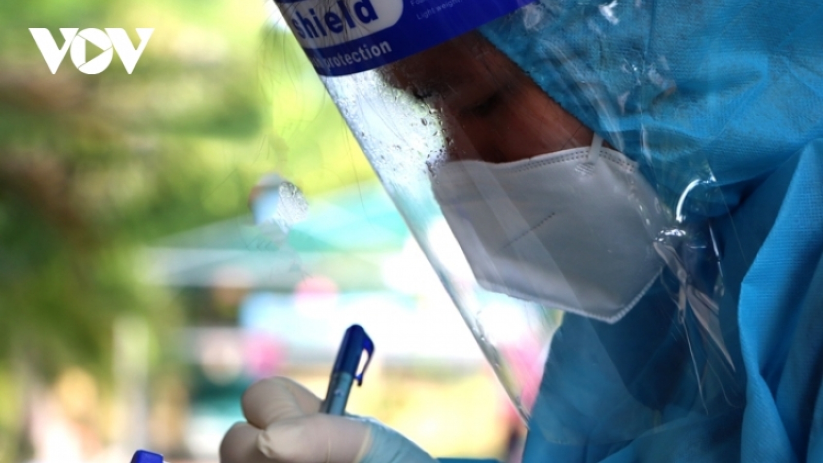 Close to 15,000 new COVID-19 cases detected, Hanoi takes the most